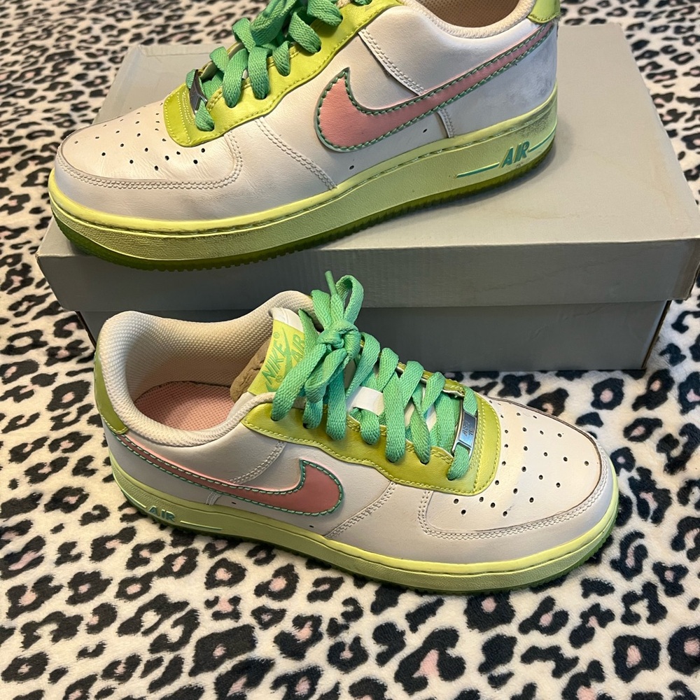 Nike Air Force 1 with Green and Pink Highlights - Picture 3 of 6